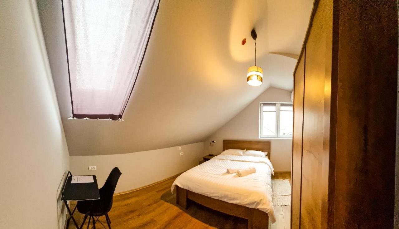 Xxl Rooms Ossero Esterno foto