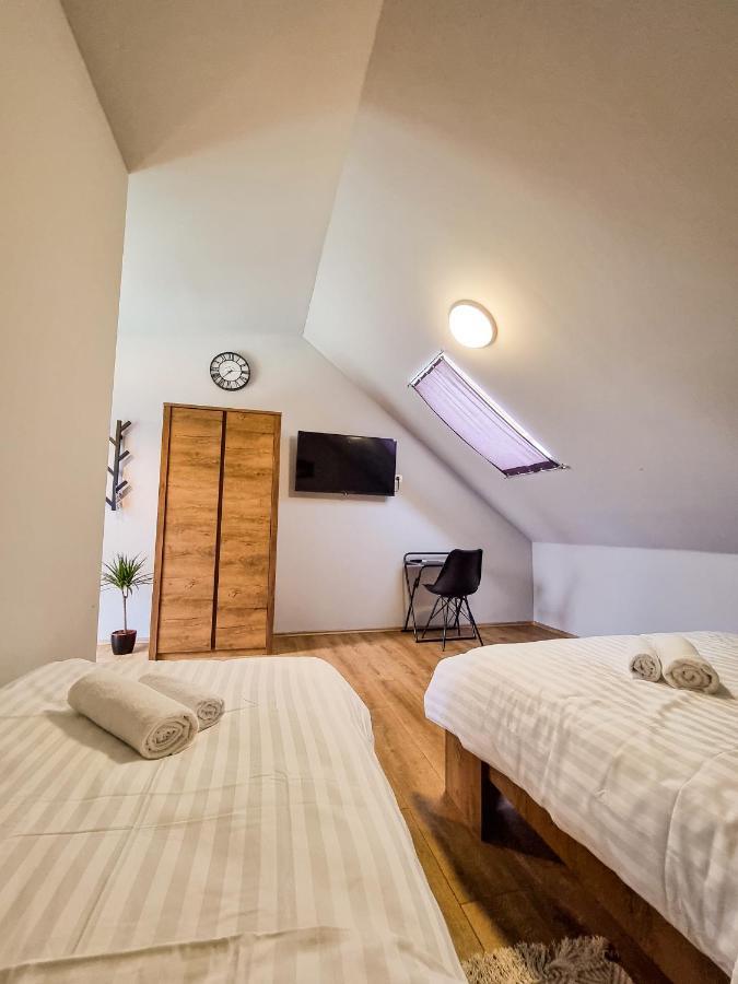 Xxl Rooms Ossero Esterno foto