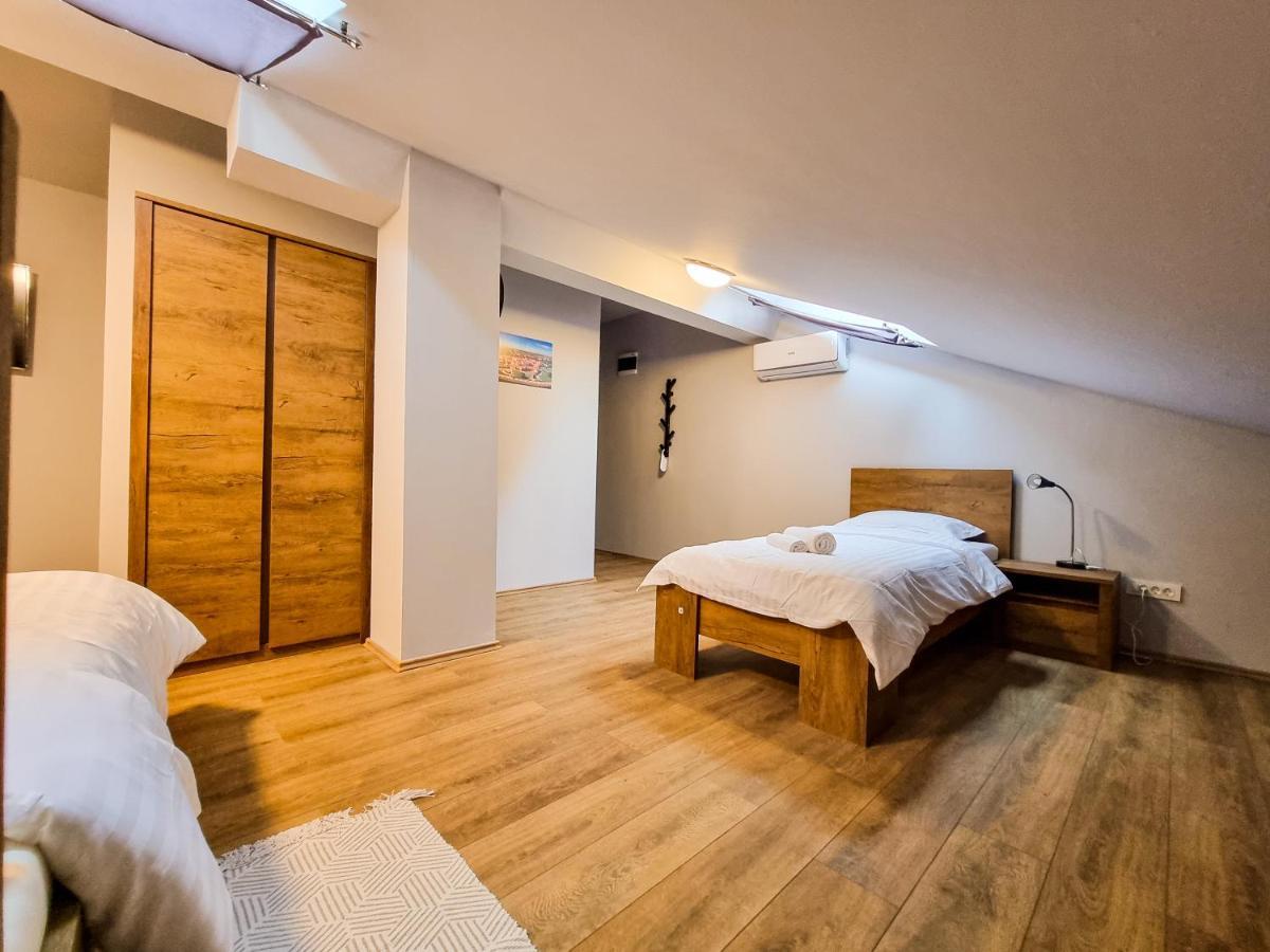Xxl Rooms Ossero Esterno foto