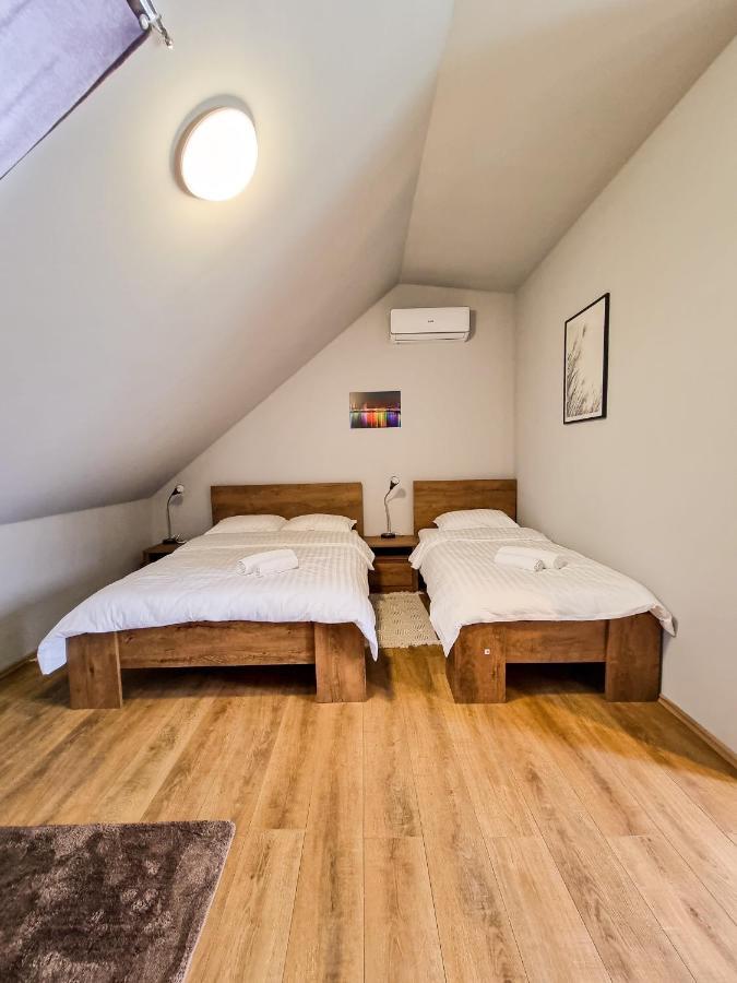 Xxl Rooms Ossero Esterno foto