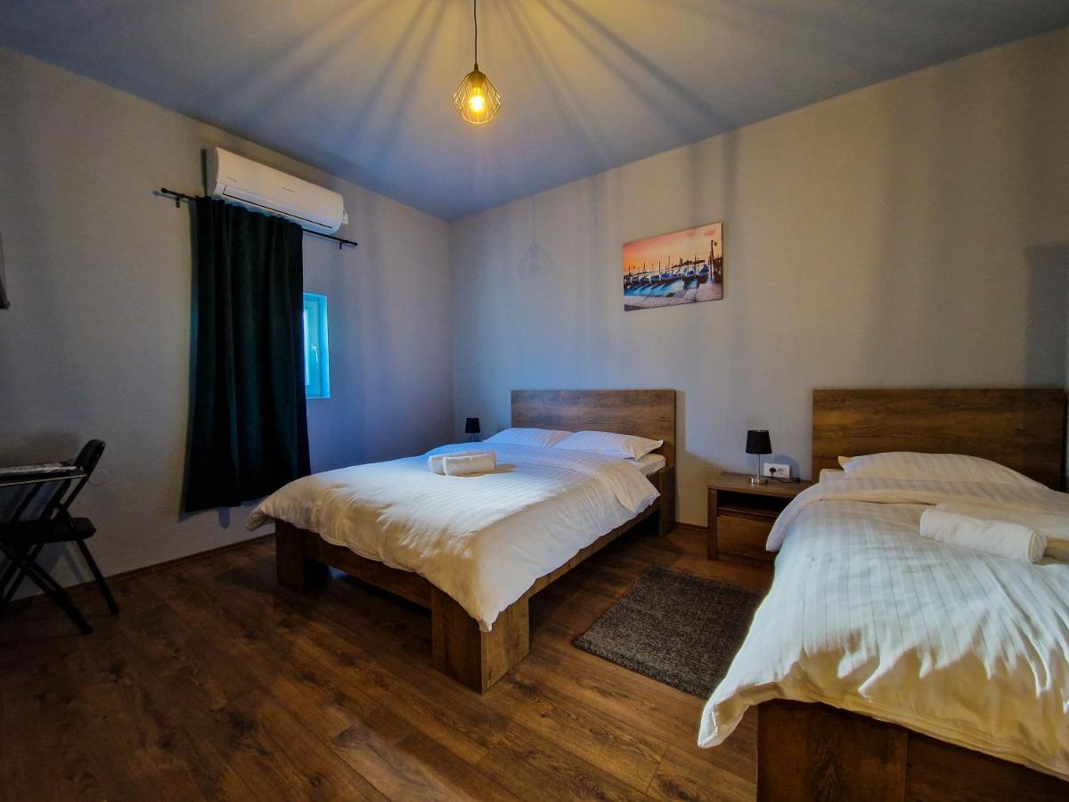 Xxl Rooms Ossero Esterno foto