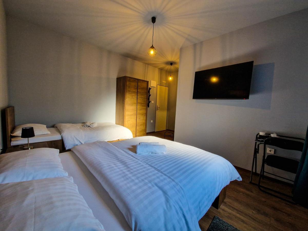 Xxl Rooms Ossero Esterno foto