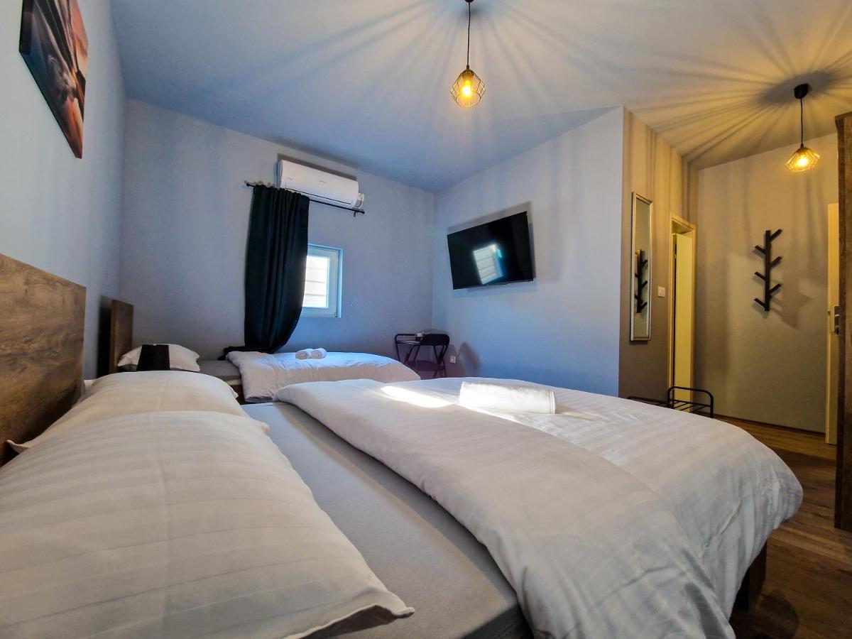 Xxl Rooms Ossero Esterno foto